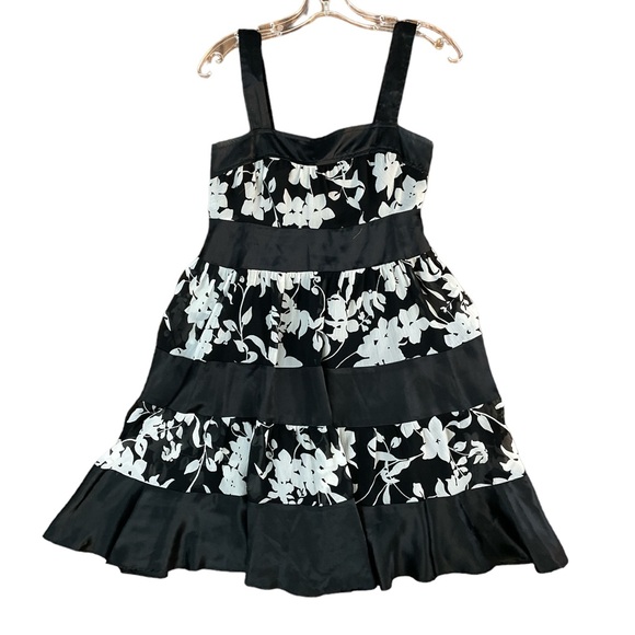 Alyn Paige black white tiered satin & chiffon floral twirl summer sundress s - Picture 4 of 6